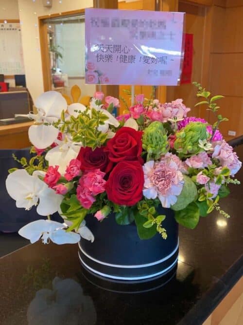 女兒送媽媽溫馨花禮