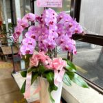 董事長致意追思花禮
