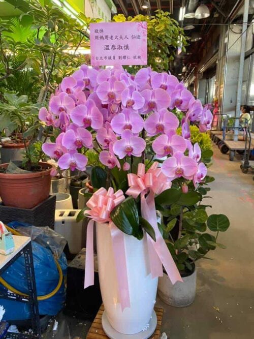 議員代表致意追思蘭花禮